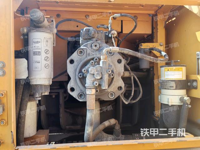 液壓泵艙室正面整體（整機(jī)外觀）