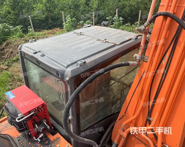 驾驶室顶部（整机外观）