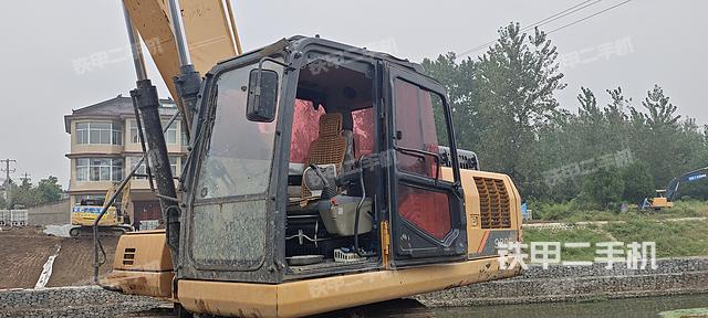 驾驶室整体（整机外观）