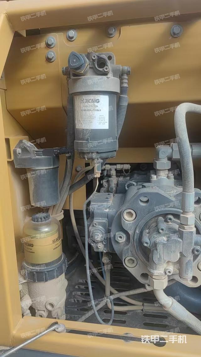 液压泵舱室正面整体（整机外观）