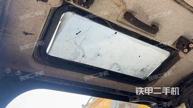 驾驶室顶部（整机外观）