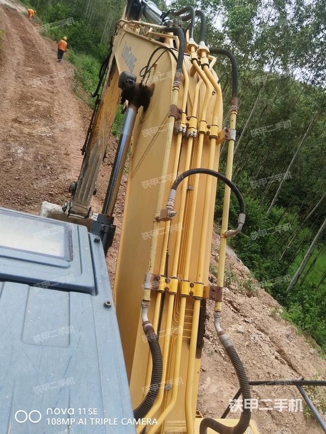 大臂背部俯視（工作和回轉(zhuǎn)裝置）