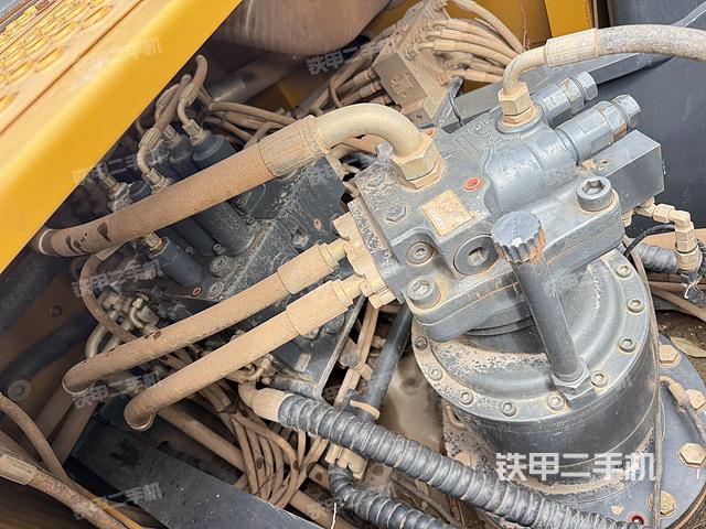 回转马达和主控阀（整机外观）