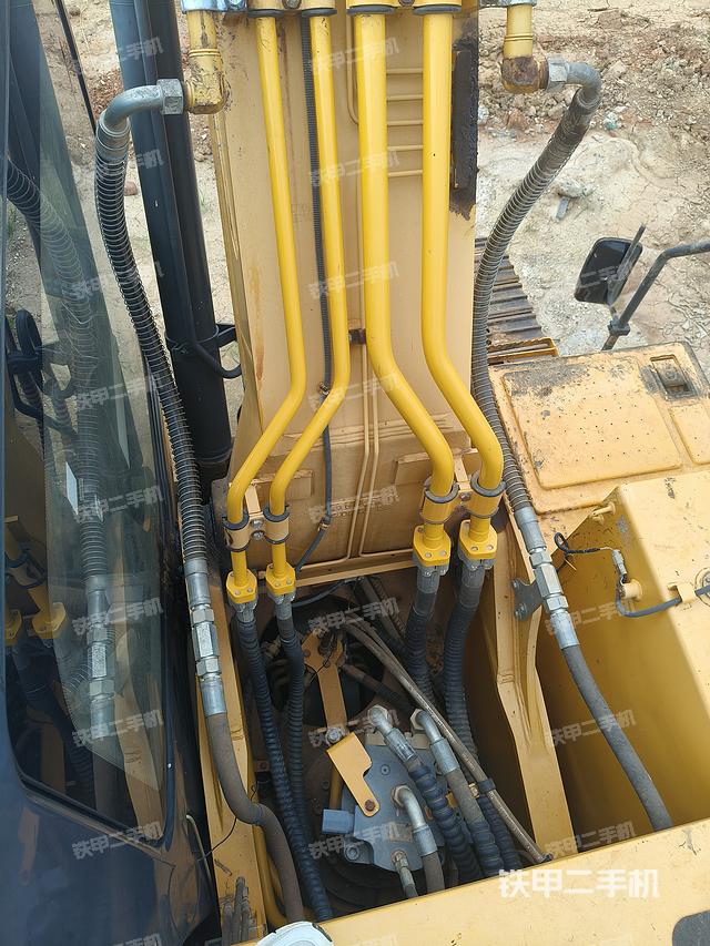 回轉(zhuǎn)馬達(dá)和主控閥（整機(jī)外觀）