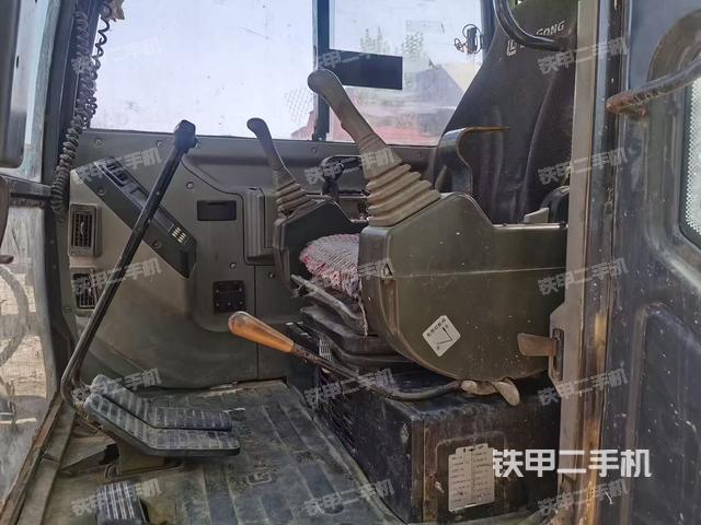 驾驶室整体（整机外观）