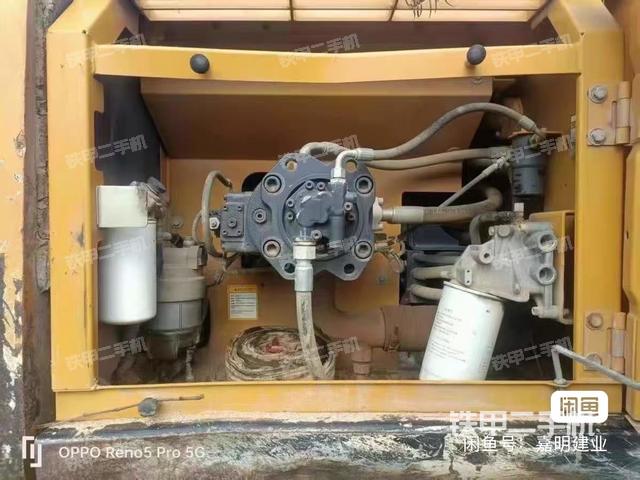 液压泵舱室正面整体（整机外观）