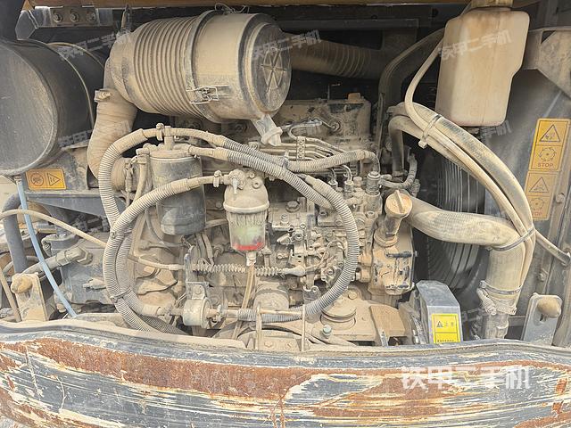 液壓泵艙室正面整體（整機(jī)外觀）