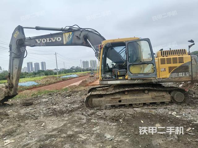 沃尔沃EC200B挖掘机