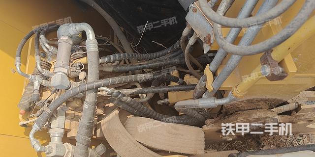 回转马达和主控阀（整机外观）