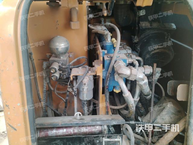 回转马达和主控阀（整机外观）