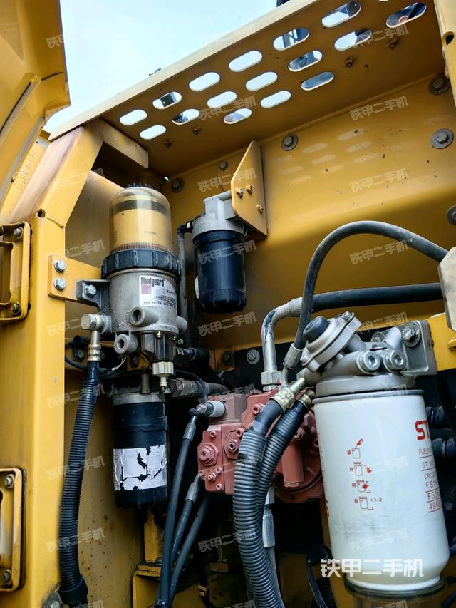 液压泵斜45 左（大件舱室）