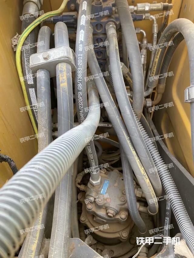 回转马达和主控阀（整机外观）