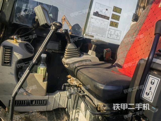 駕駛室整體（整機外觀）