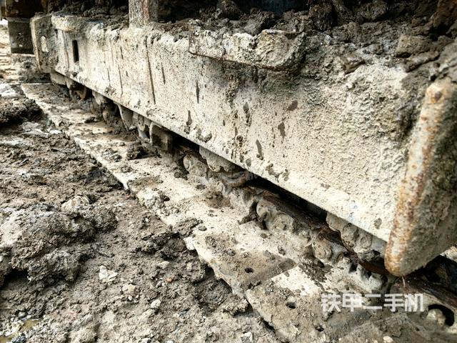 右側(cè)履帶整體?（行走機(jī)構(gòu)）