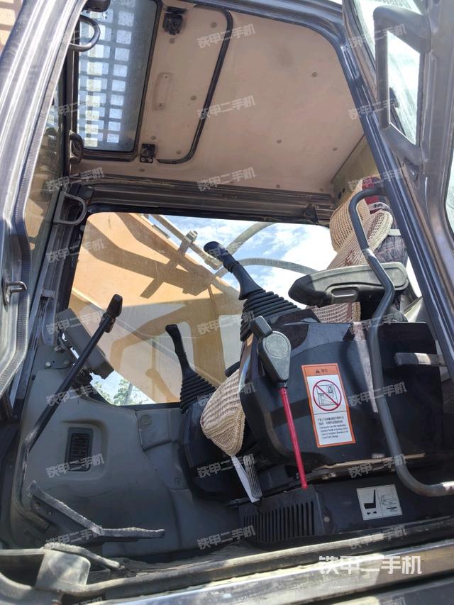 駕駛室整體（整機(jī)外觀）