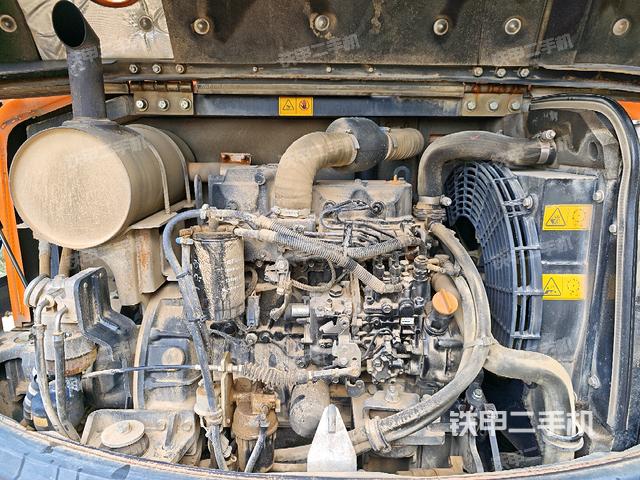 發(fā)動(dòng)機(jī)室（上車(chē)部件）