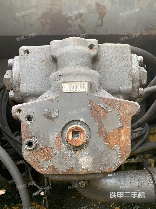 液压泵舱室正面整体（整机外观）