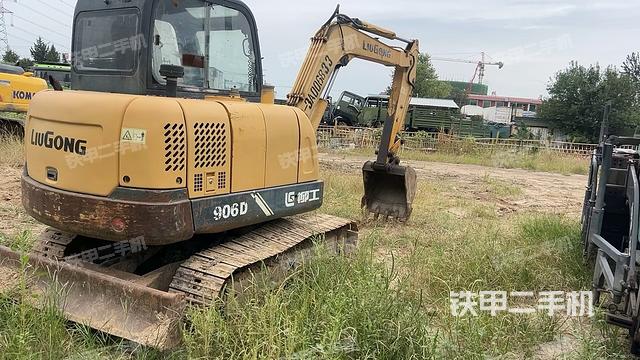 驾驶室顶部（整机外观）