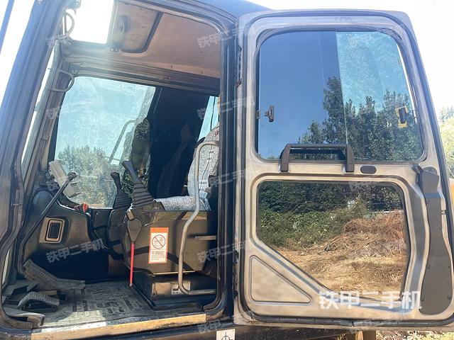 驾驶室顶部（整机外观）