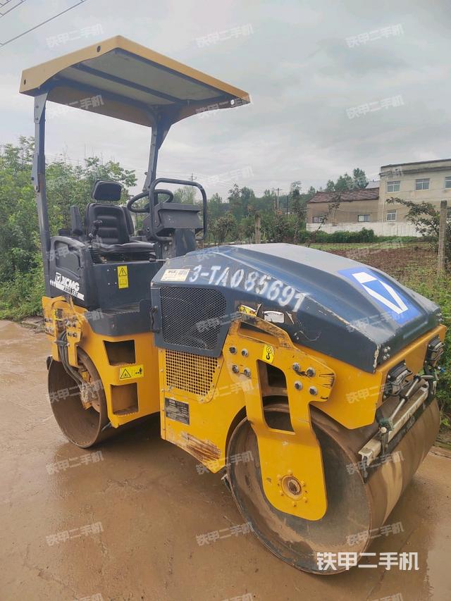 整機左側（設備外觀及核心部件）