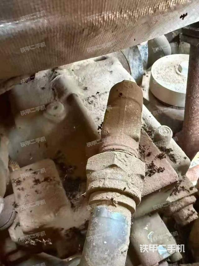 液壓泵艙室正面整體（整機(jī)外觀）