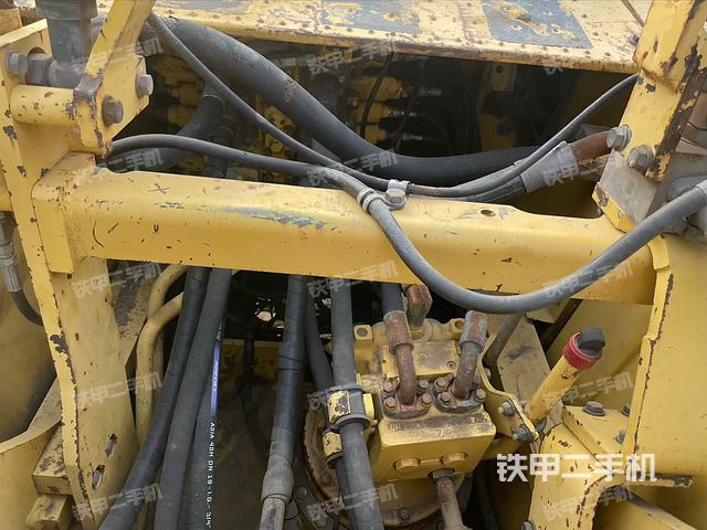 回转马达和主控阀（整机外观）