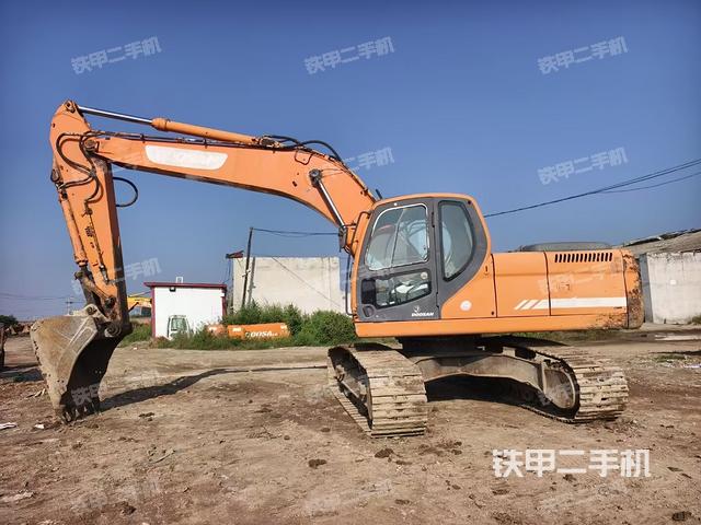 斗山DX225LCA挖掘机