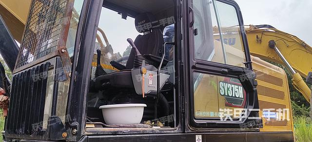 駕駛室整體（整機外觀）