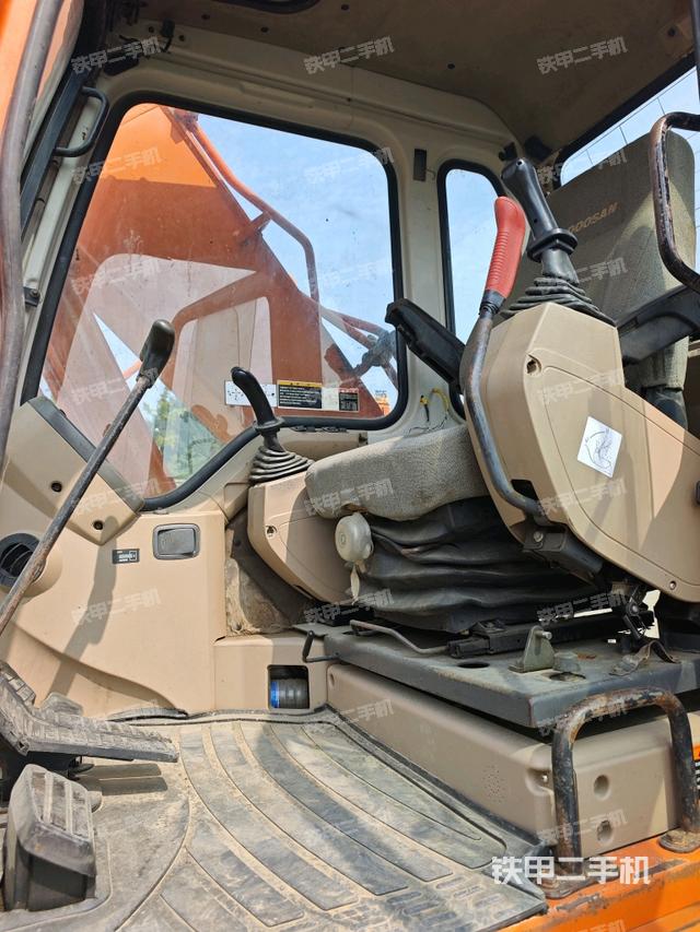 駕駛室整體（整機(jī)外觀）