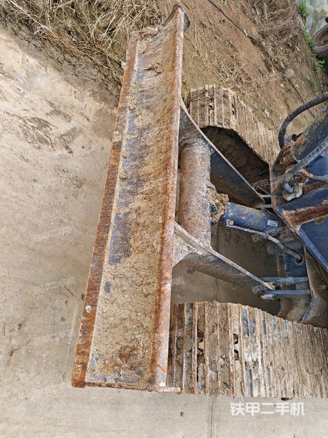 轉(zhuǎn)盤(pán)和下車(chē)架正前（工作和回轉(zhuǎn)裝置）