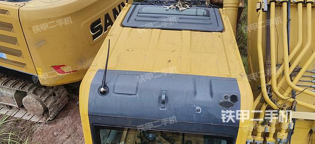 驾驶室顶部（整机外观）