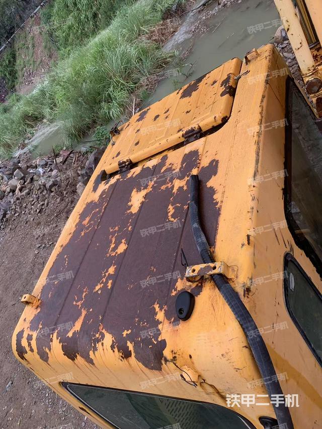 驾驶室顶部（整机外观）