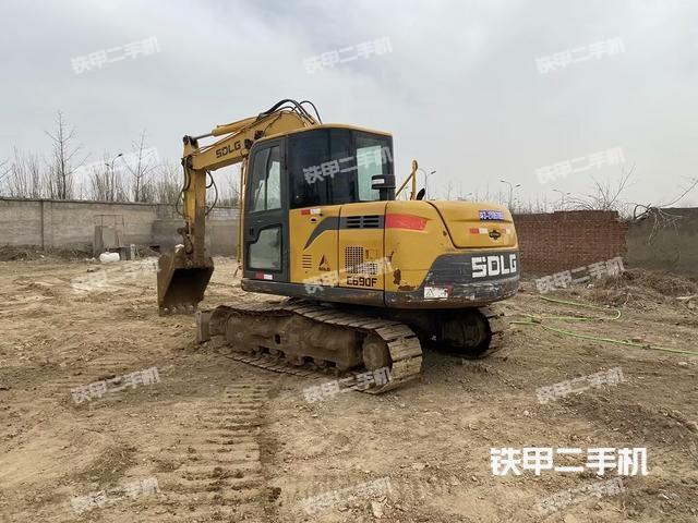 山东临工E690F挖掘机