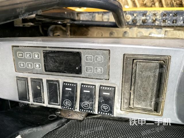 座椅右侧控制台/钥匙门/油门/含右手柄（驾驶室部分）