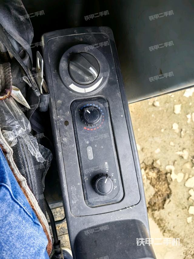 座椅左側(cè)控制臺(tái)/音響/含左手柄（駕駛室部分）