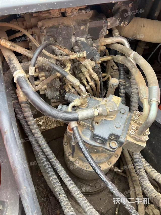 回轉馬達和主控閥（整機外觀）