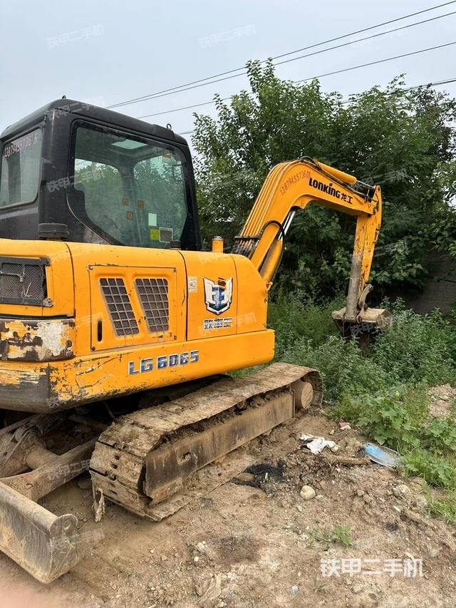 單側(cè)履帶整體（整機(jī)外觀）