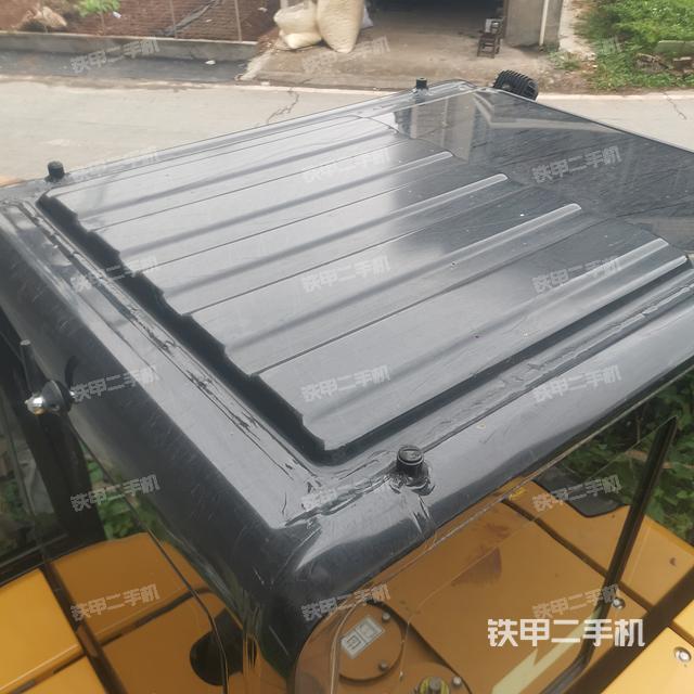 駕駛室頂部（整機外觀）