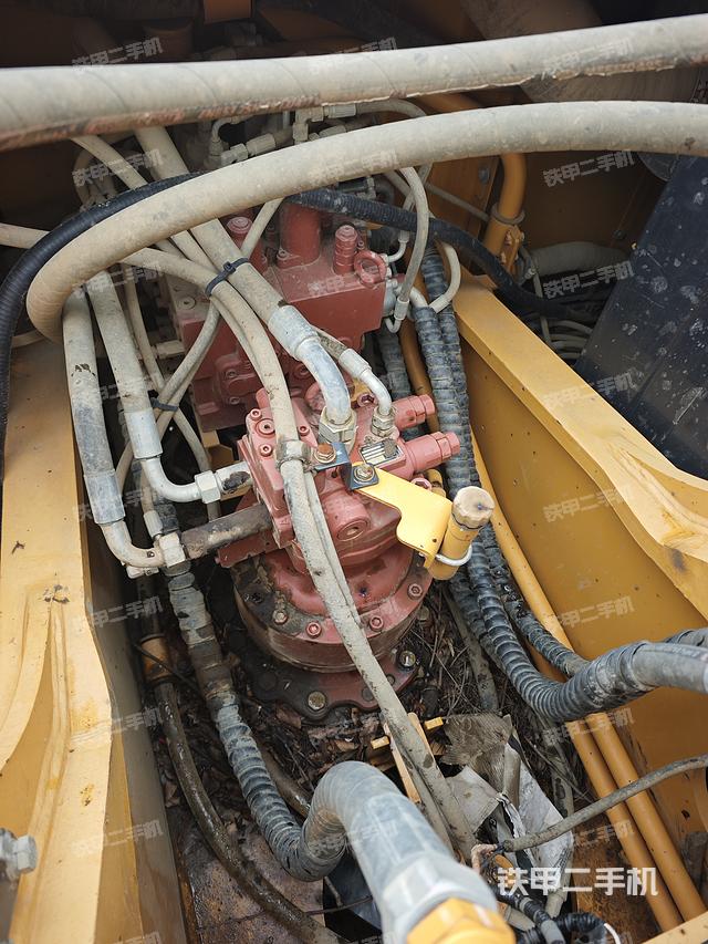 回转马达和主控阀（整机外观）