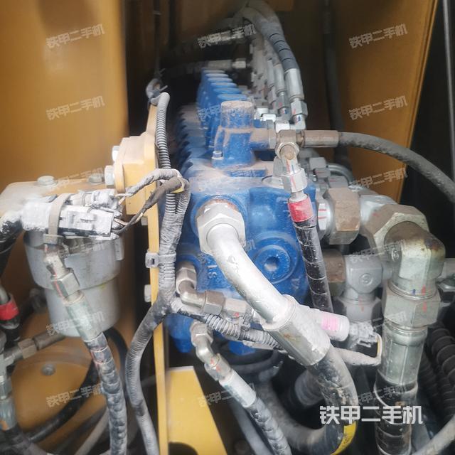 回轉(zhuǎn)馬達和主控閥（整機外觀）