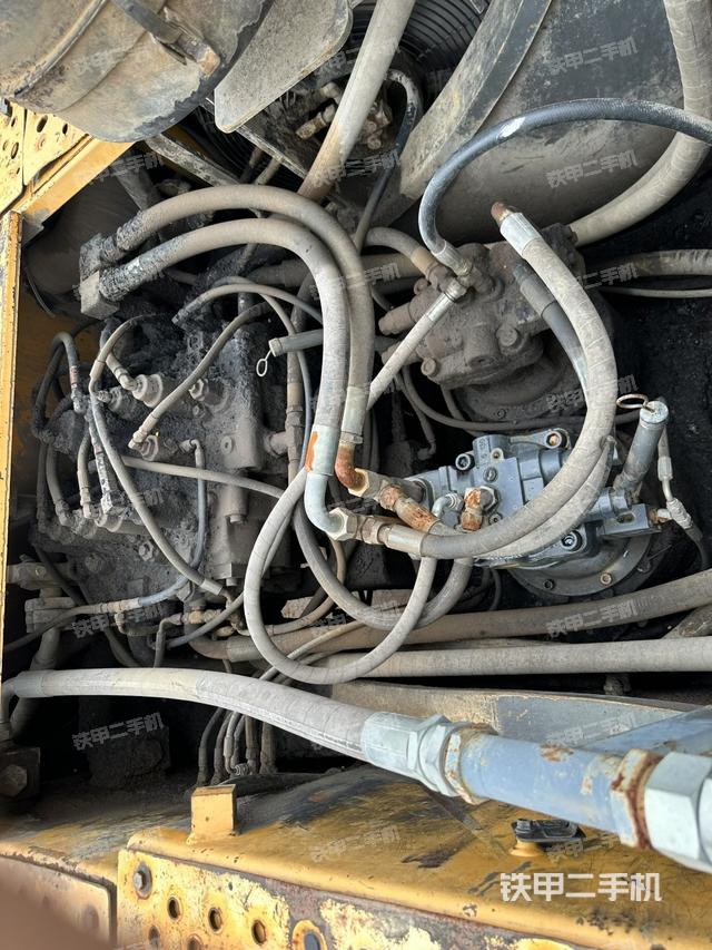 回轉(zhuǎn)馬達和主控閥（整機外觀）