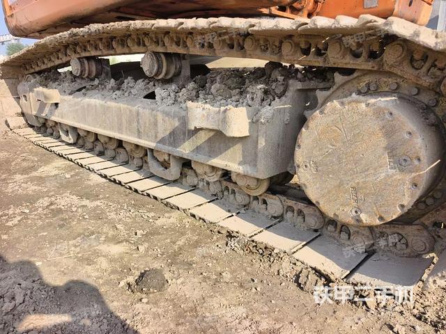 單側(cè)履帶整體（整機(jī)外觀）