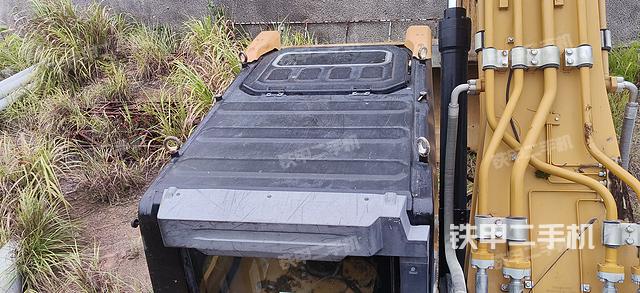 駕駛室頂部（整機外觀）