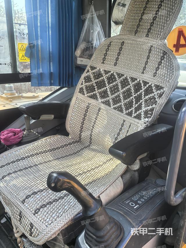 駕駛室整體（整機外觀）