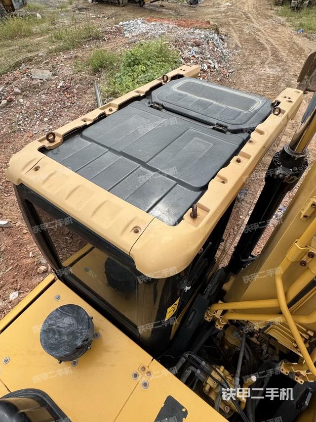 驾驶室顶部（整机外观）