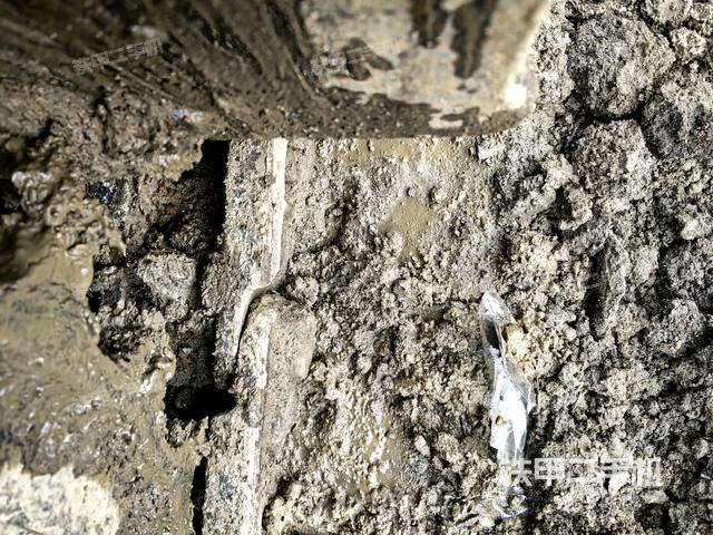 右驱动轮（行走机构）