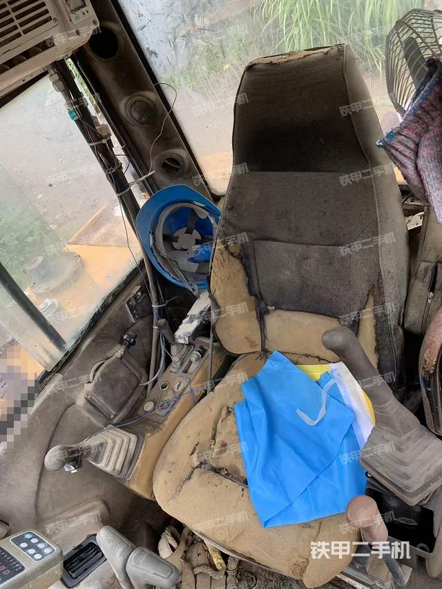 駕駛室整體（整機(jī)外觀）