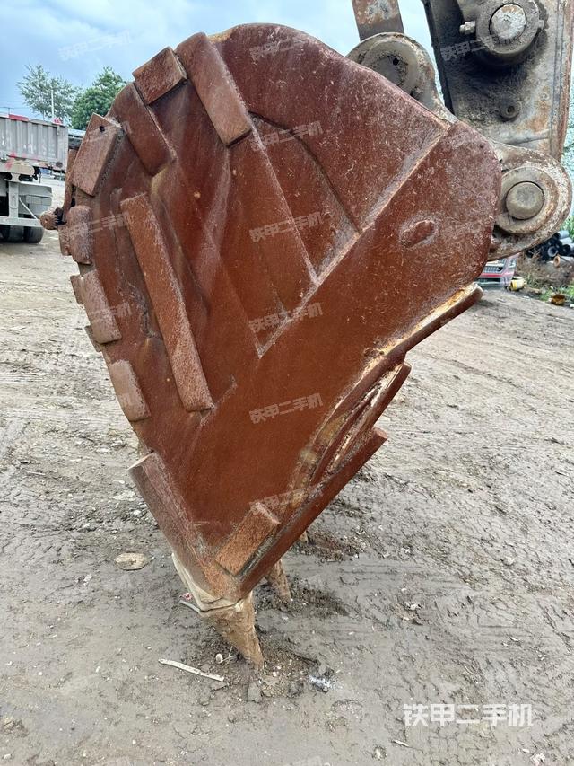 駕駛室頂部（整機外觀）