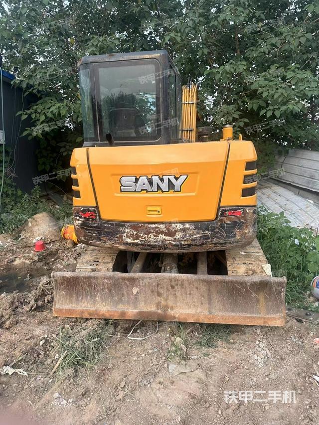 驾驶室顶部（整机外观）