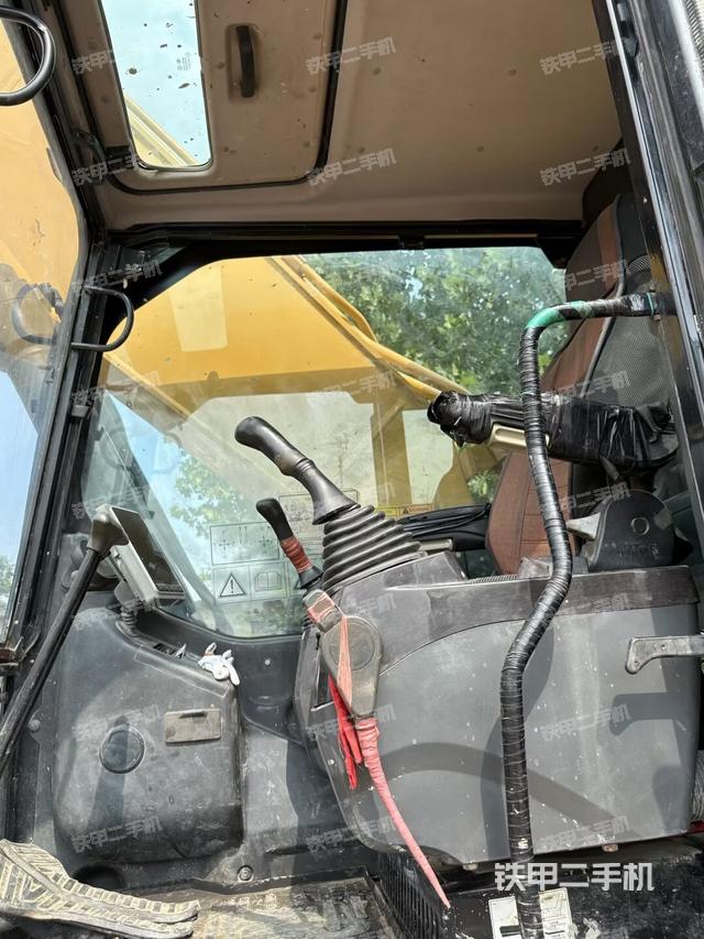 驾驶室整体（整机外观）